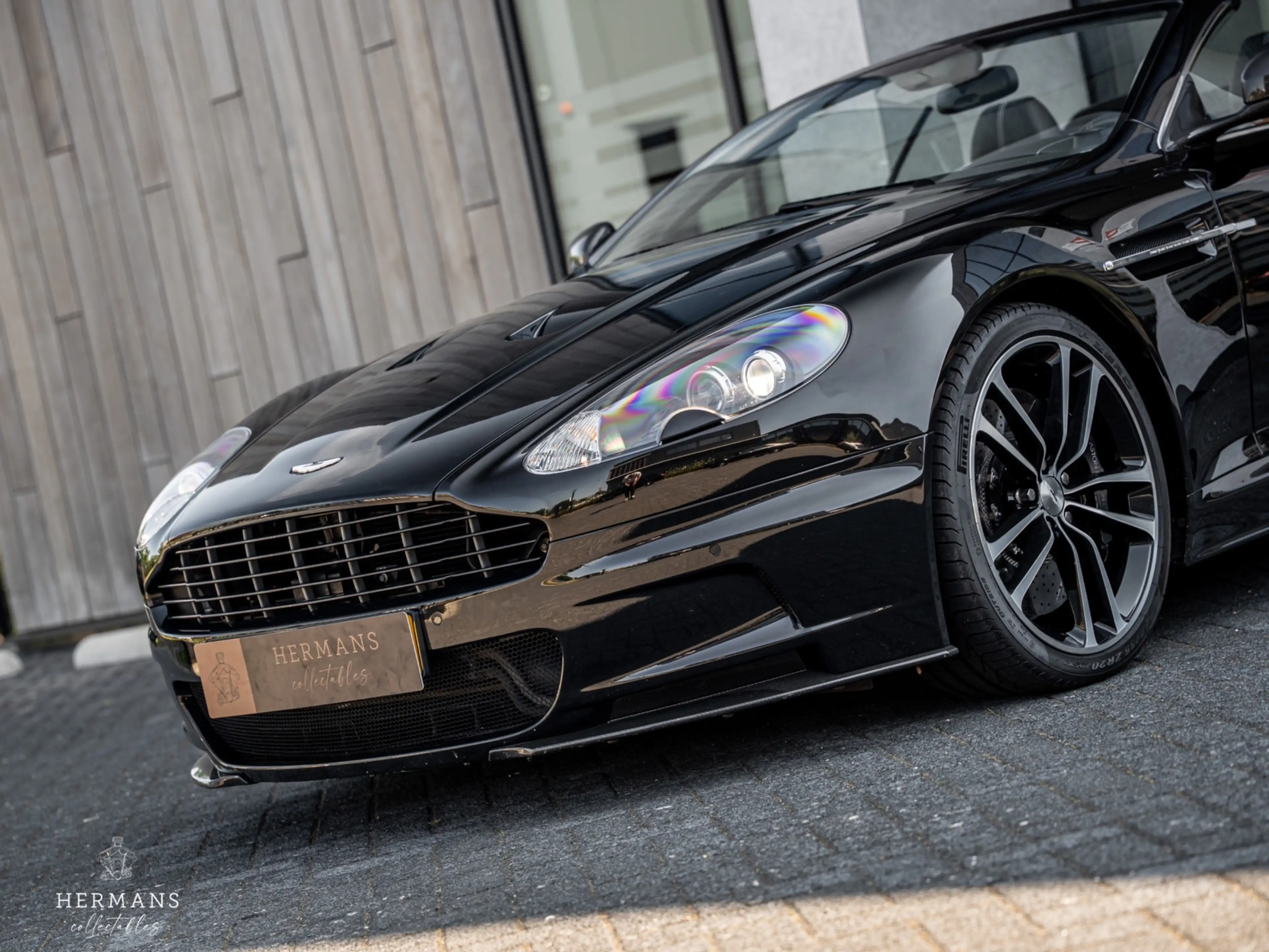 Aston Martin DBS Volante 6.0 V12 Carbon Black Edition / 1 of 51 / B — photo 6