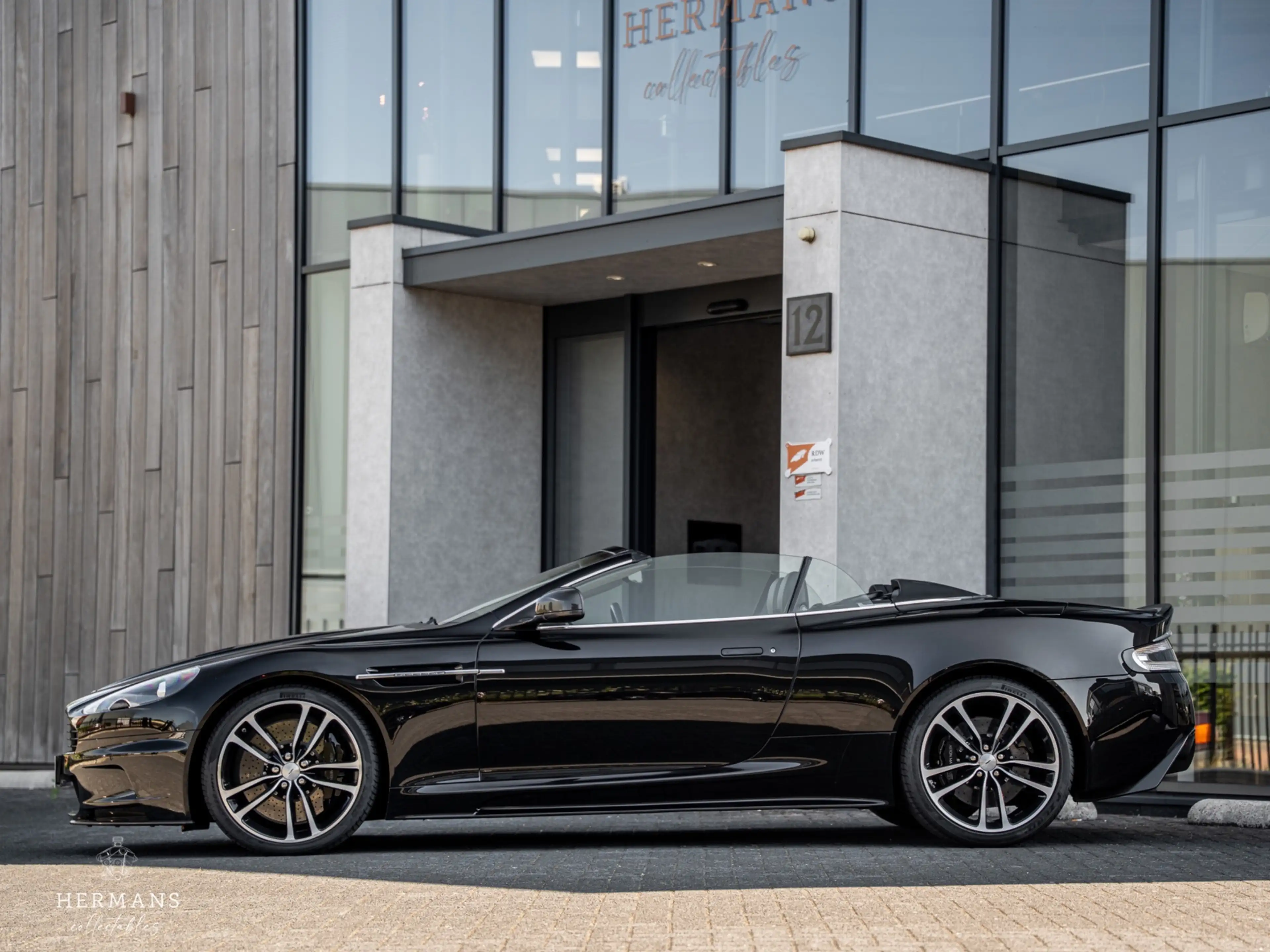 Aston Martin DBS Volante 6.0 V12 Carbon Black Edition / 1 of 51 / B — photo 15