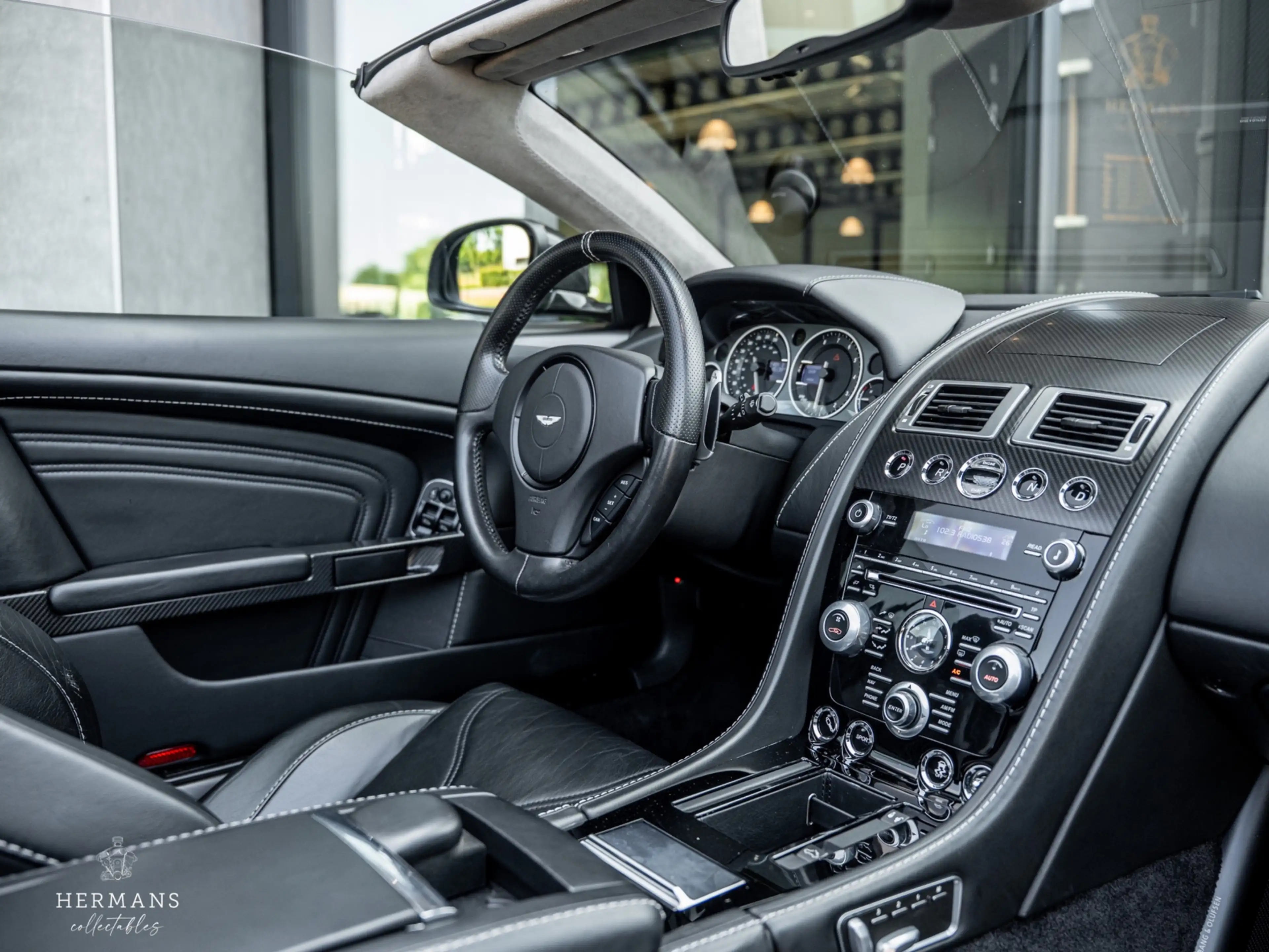 Aston Martin DBS Volante 6.0 V12 Carbon Black Edition / 1 of 51 / B — photo 18