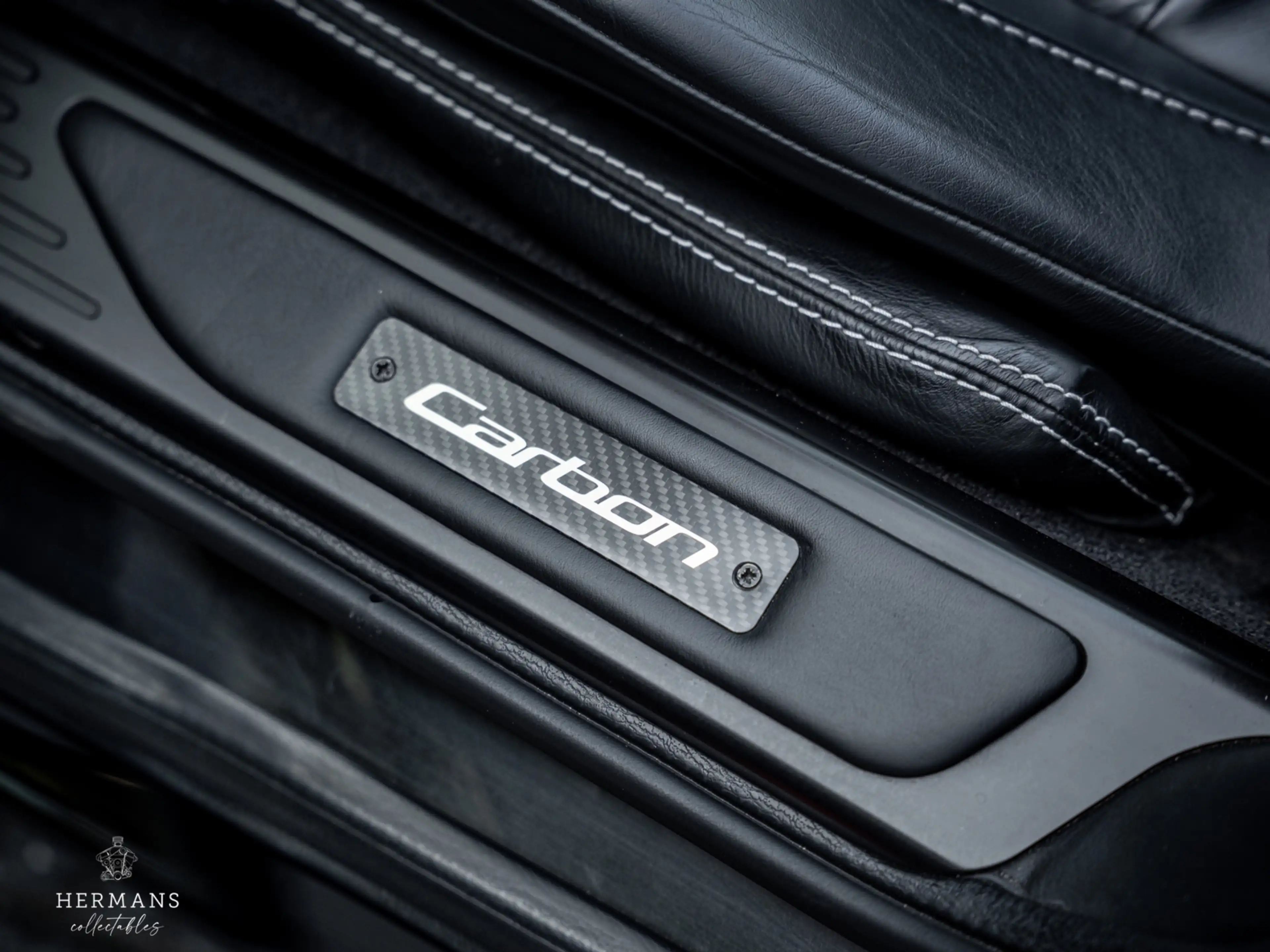Aston Martin DBS Volante 6.0 V12 Carbon Black Edition / 1 of 51 / B — photo 25