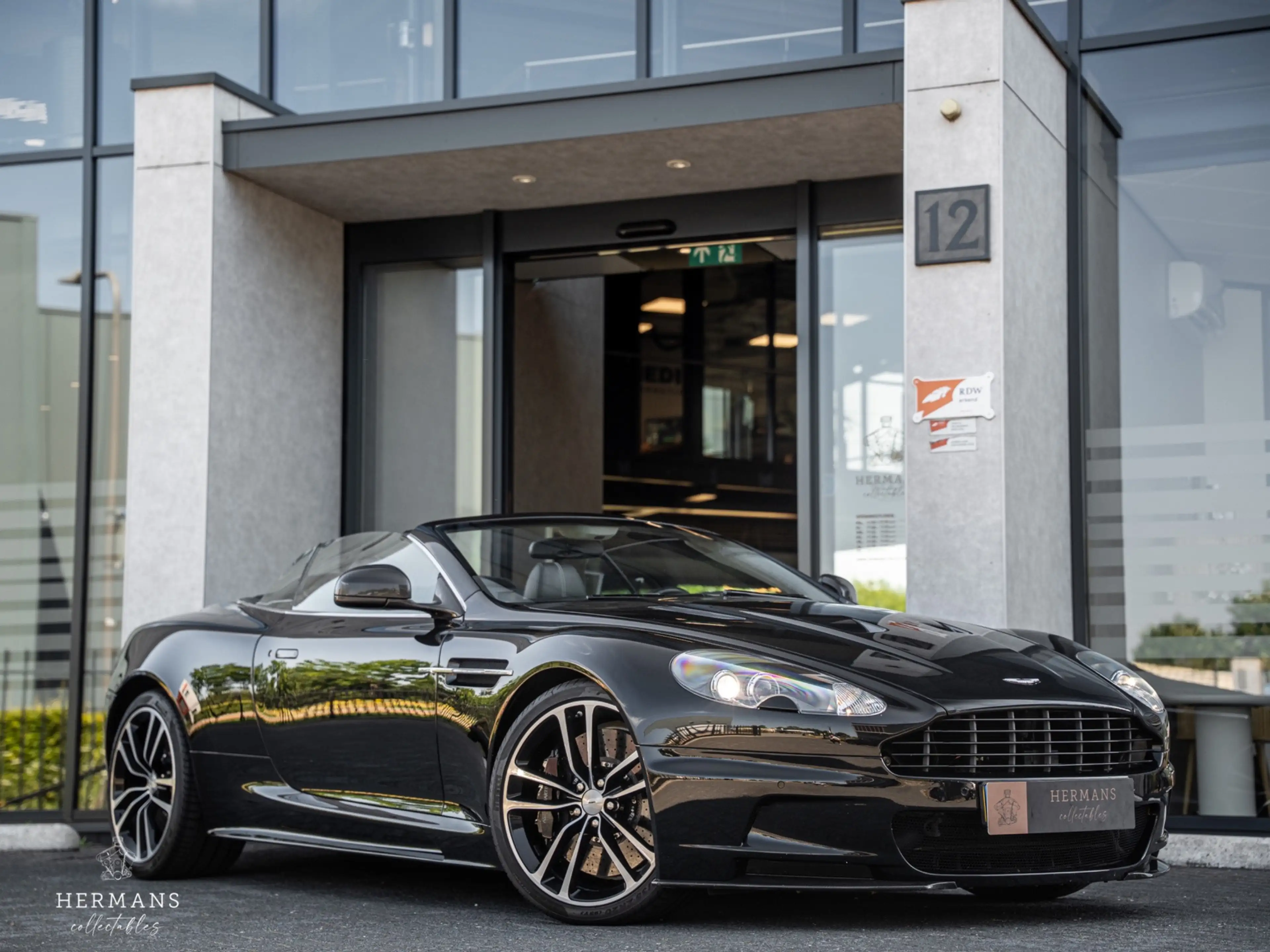 Aston Martin DBS Volante 6.0 V12 Carbon Black Edition / 1 of 51 / B