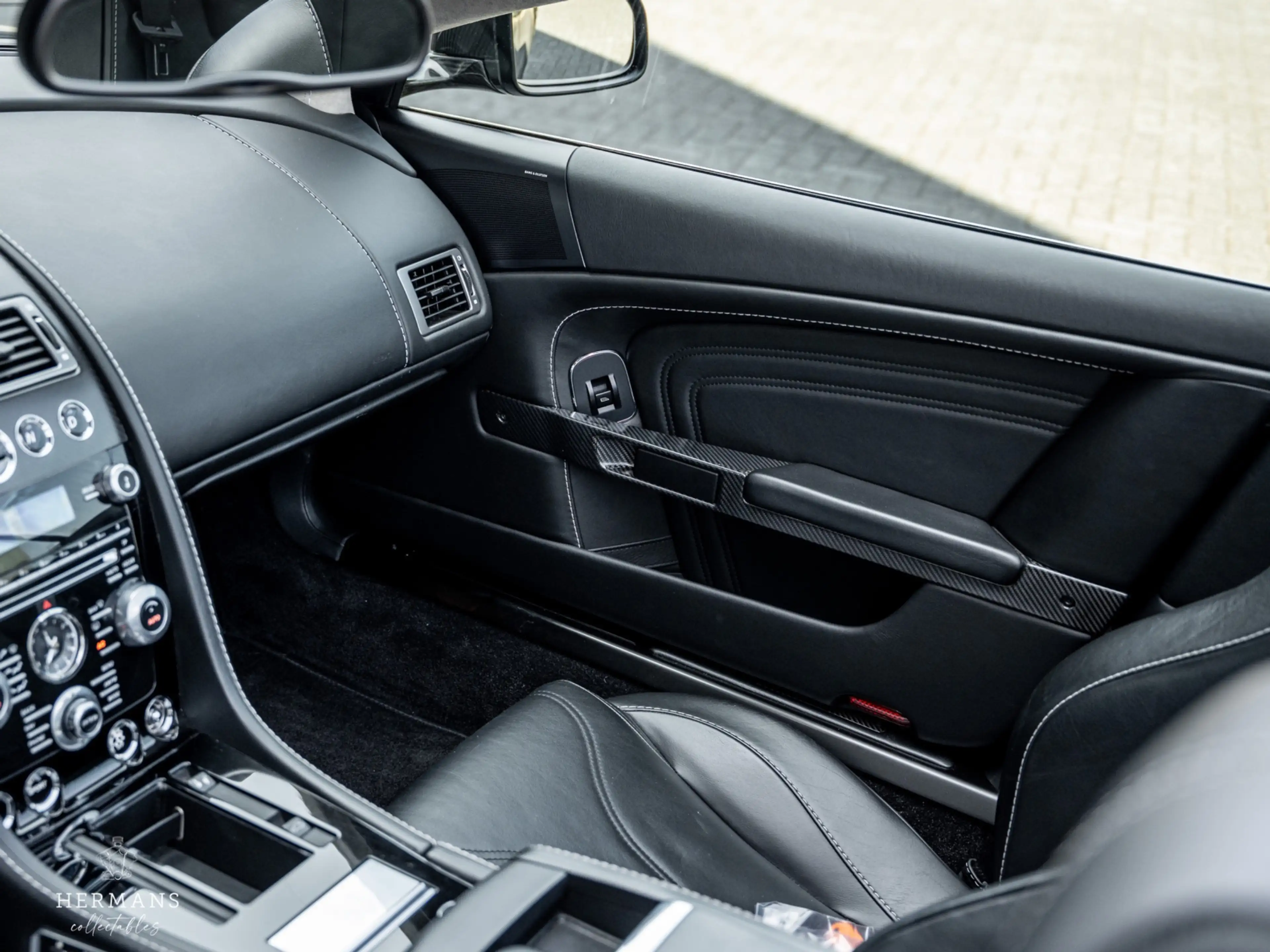 Aston Martin DBS Volante 6.0 V12 Carbon Black Edition / 1 of 51 / B — photo 22