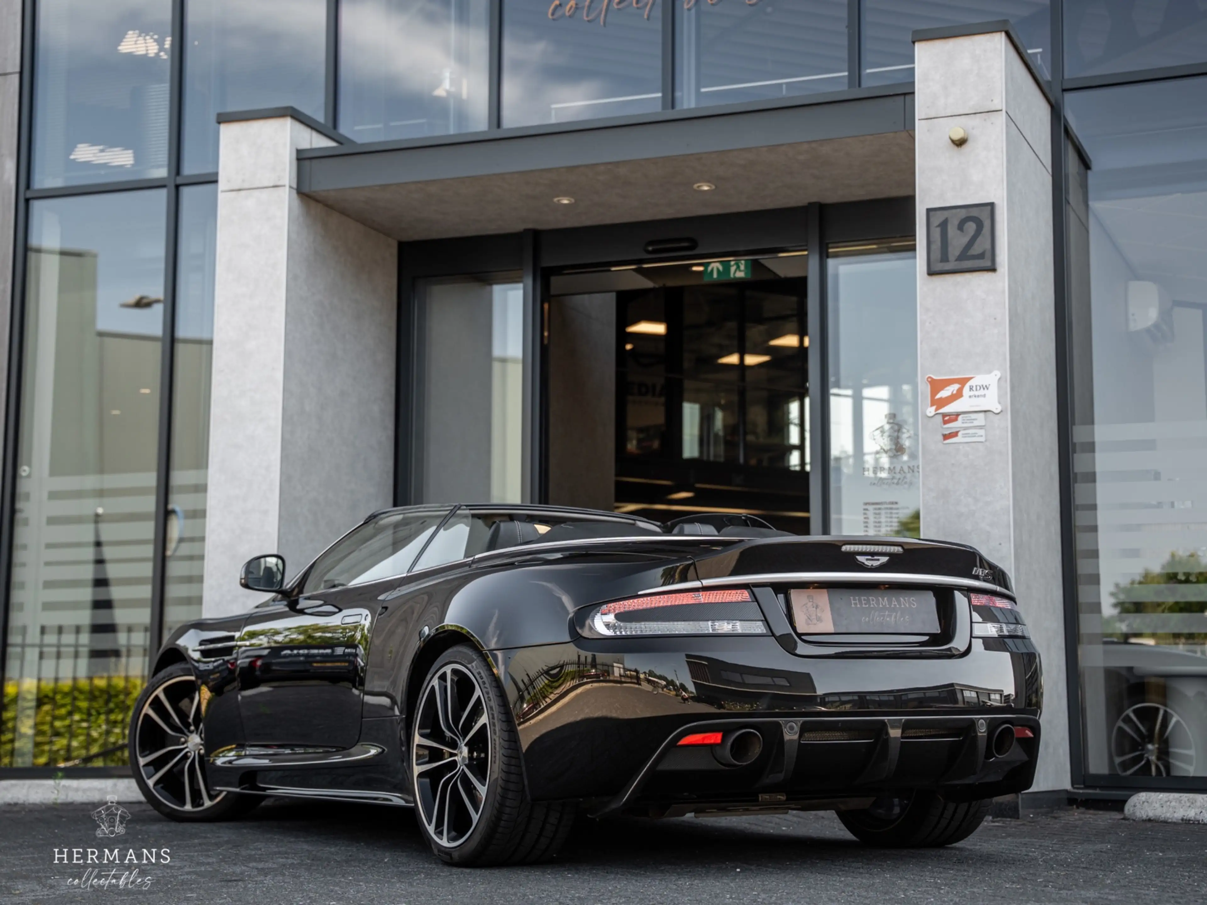 Aston Martin DBS Volante 6.0 V12 Carbon Black Edition / 1 of 51 / B — photo 13