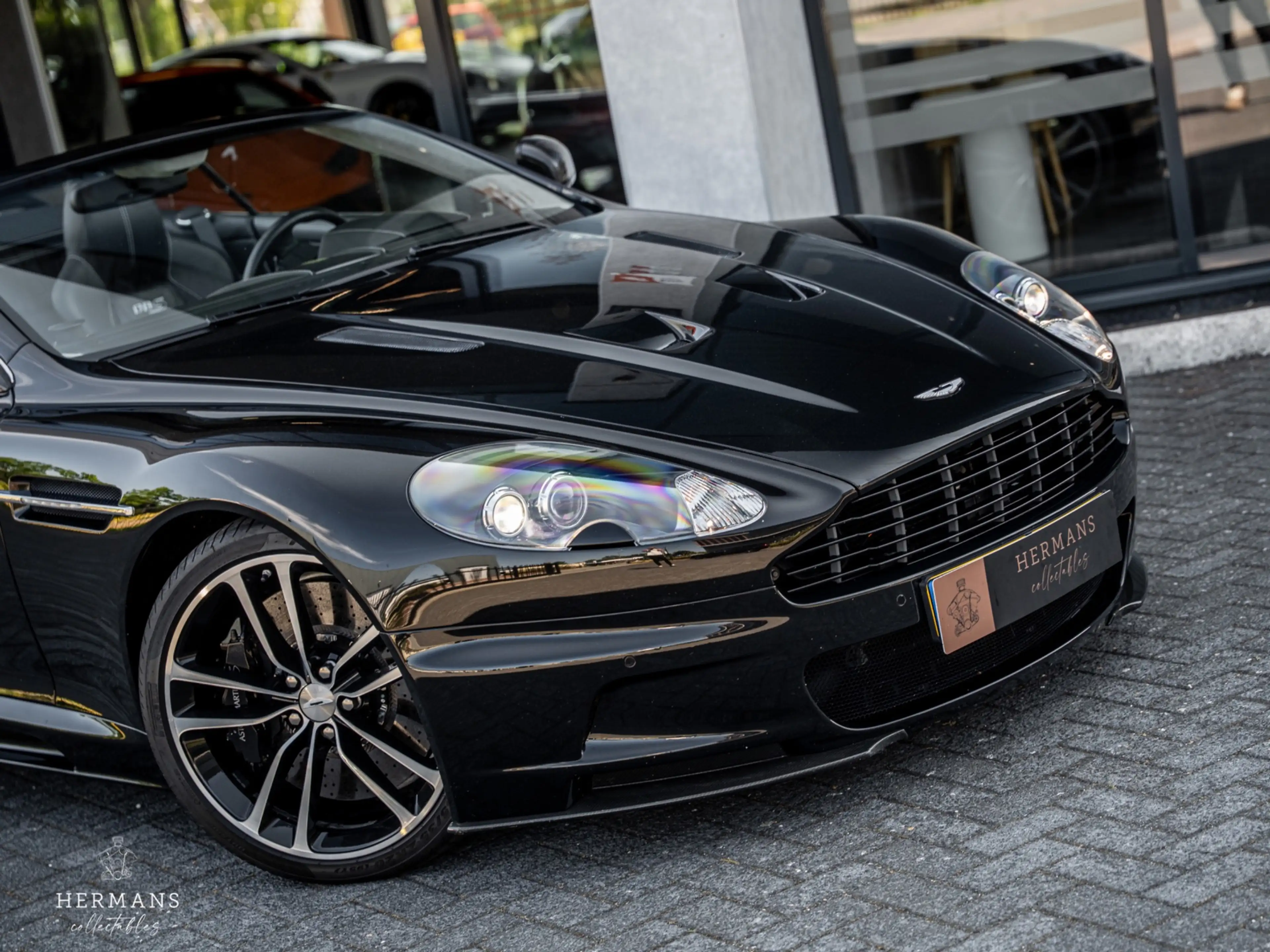 Aston Martin DBS Volante 6.0 V12 Carbon Black Edition / 1 of 51 / B — photo 2
