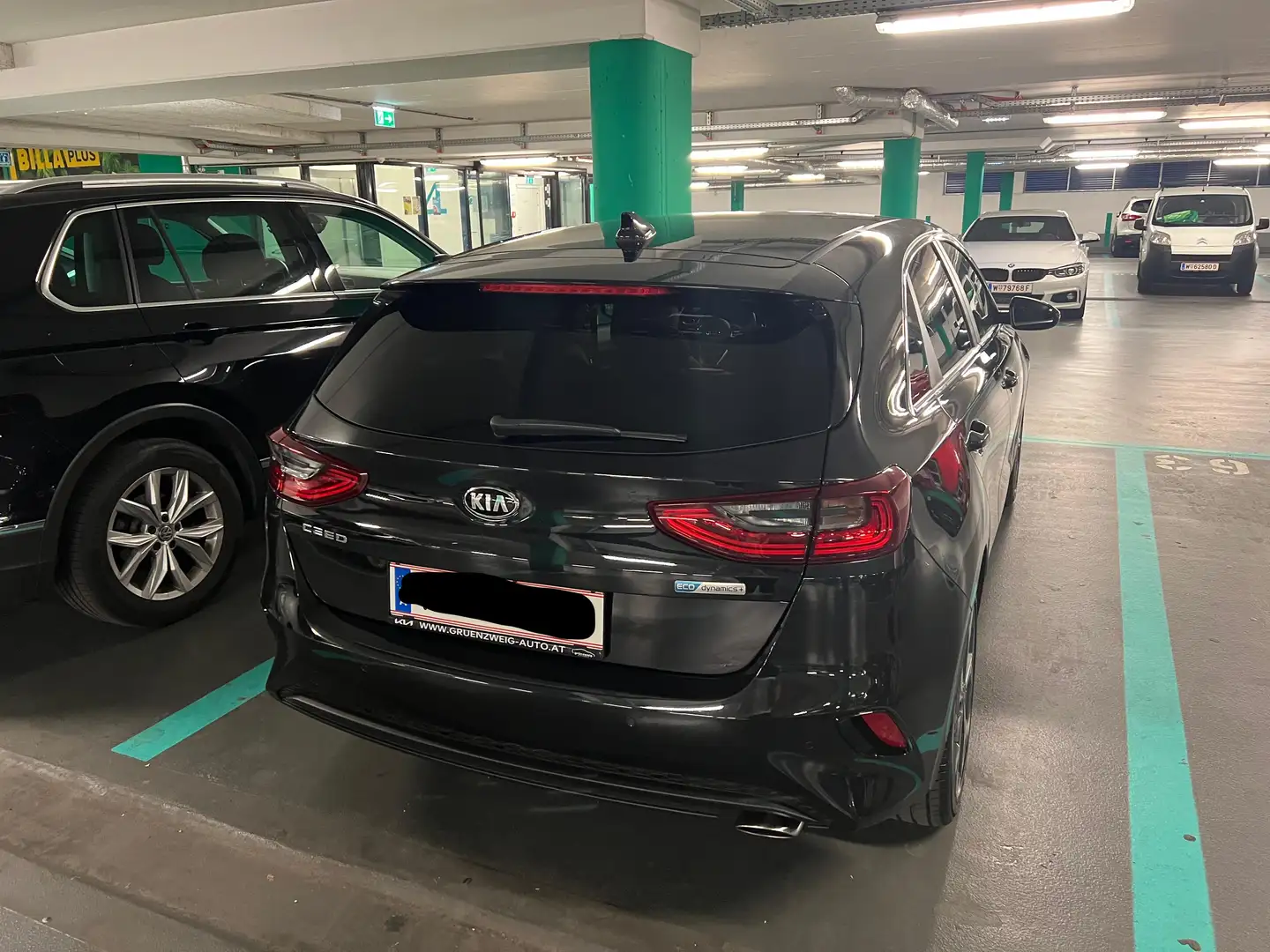 Kia Ceed / cee'd ceed 1,5 TGDI Gold 48V DCT Gold Schwarz - 2