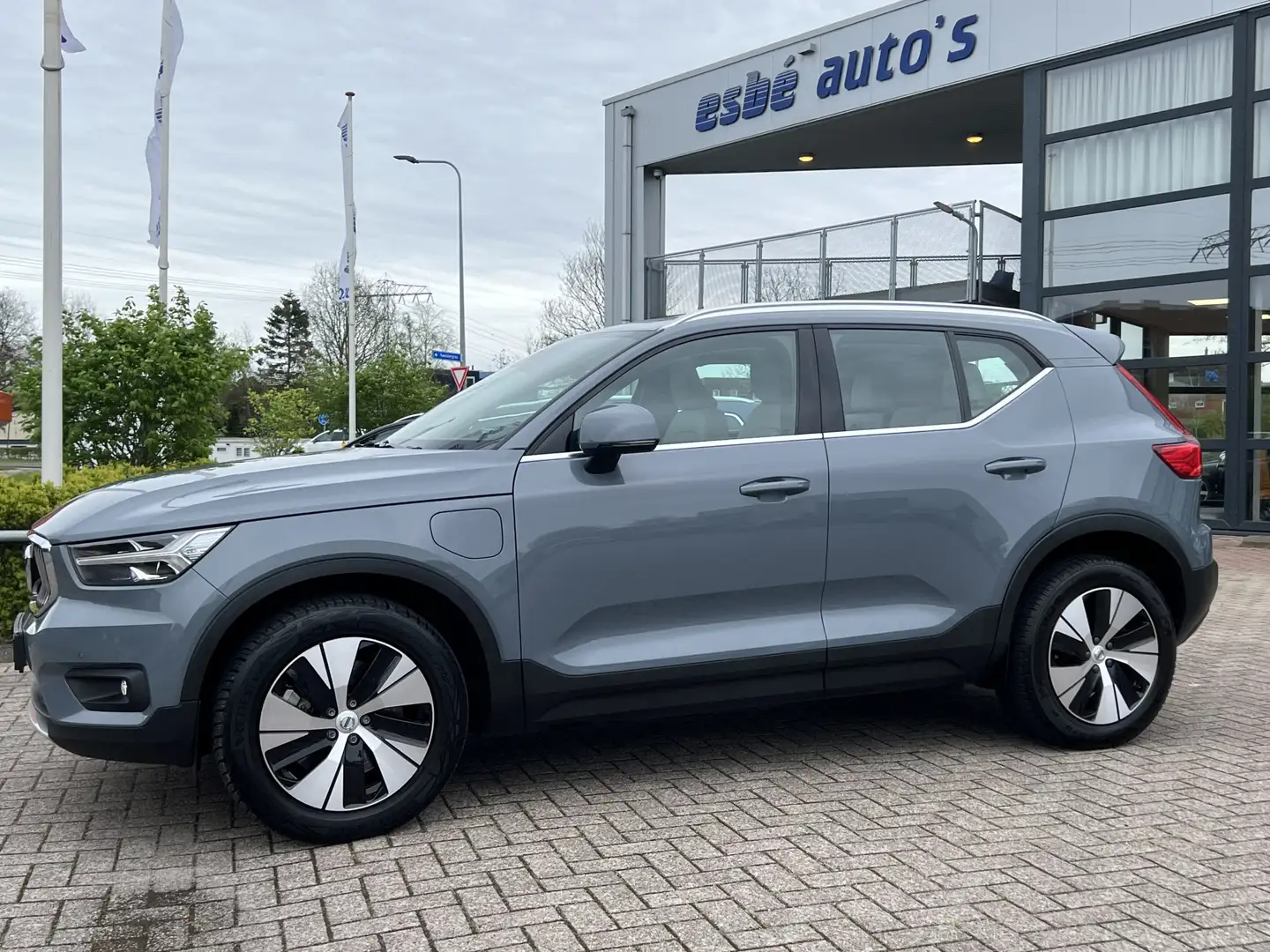 Volvo XC40 1.5 T5 Recharge 262 pk Inscription Trekhaak Panora Grijs - 2
