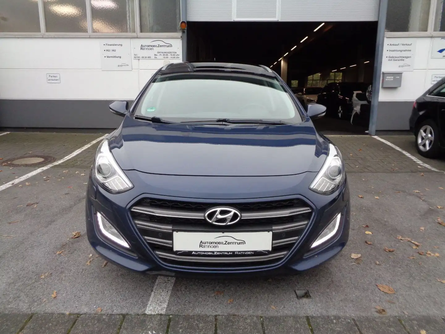 Hyundai i30 cw blue Premium*AUTOM*PANO*NAV*KAM*SHEFT* Blauw - 2