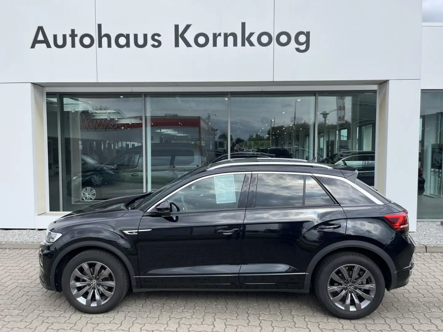 Volkswagen T-Roc 1.5 TSI ACT Sport R-Line Sportpaket Navi LED Schwarz - 1
