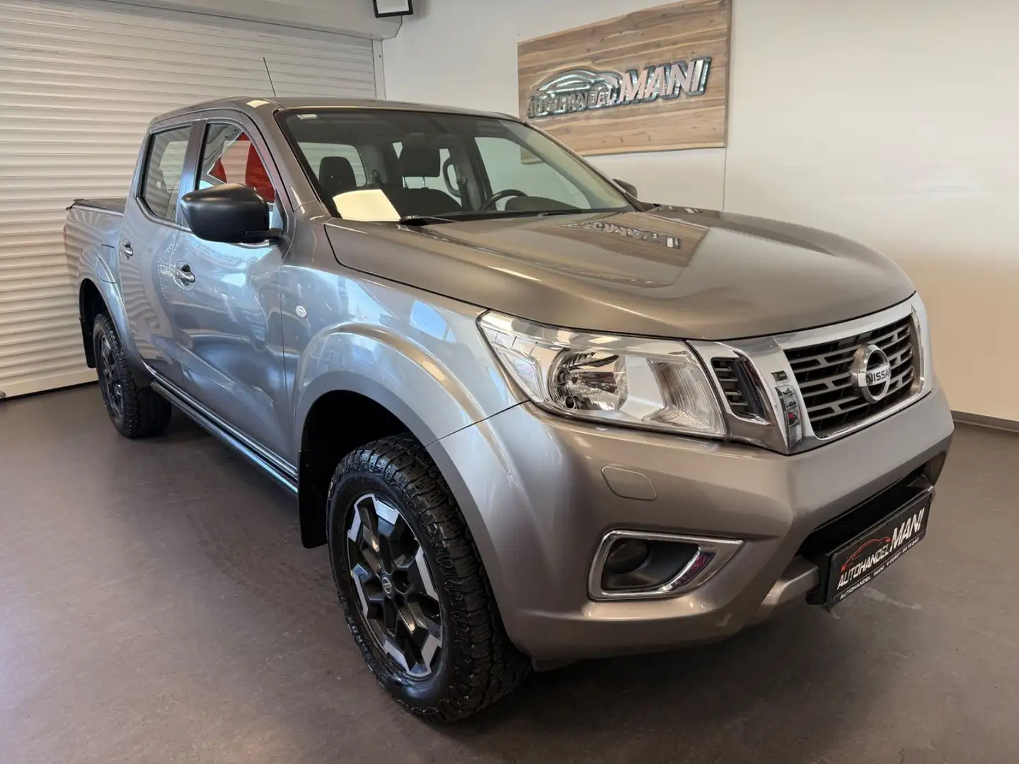 Nissan Navara NP300 N-Guard Double Cab 4x4/Automatik Grau - 1