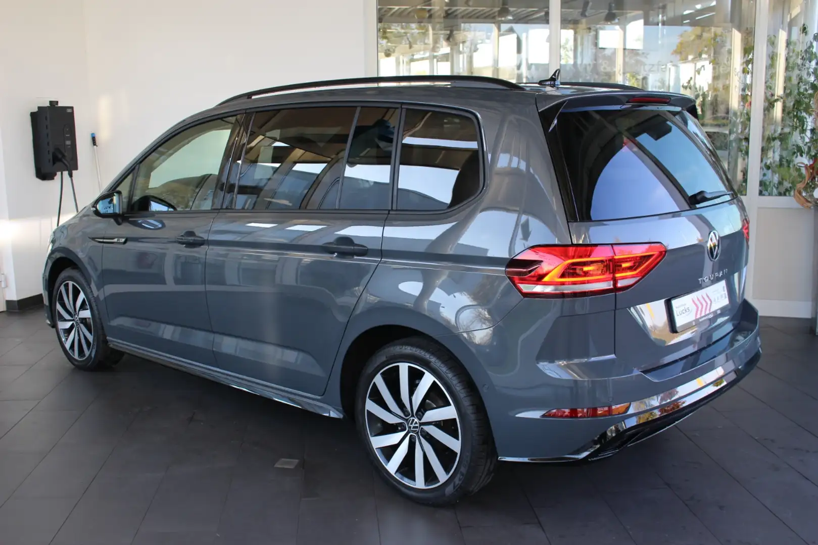 Volkswagen Touran R-Line 1,5 l TSI DSG AHK NAVI LED Gris - 2