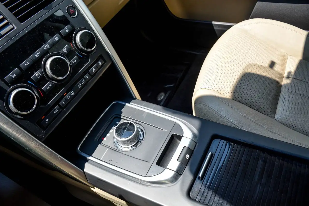 Land Rover Discovery Sport photo Land Rover Discovery Sport
