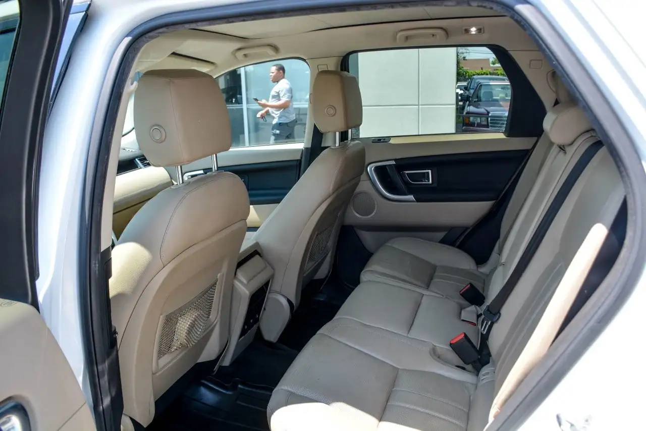 Land Rover Discovery Sport photo Land Rover Discovery Sport