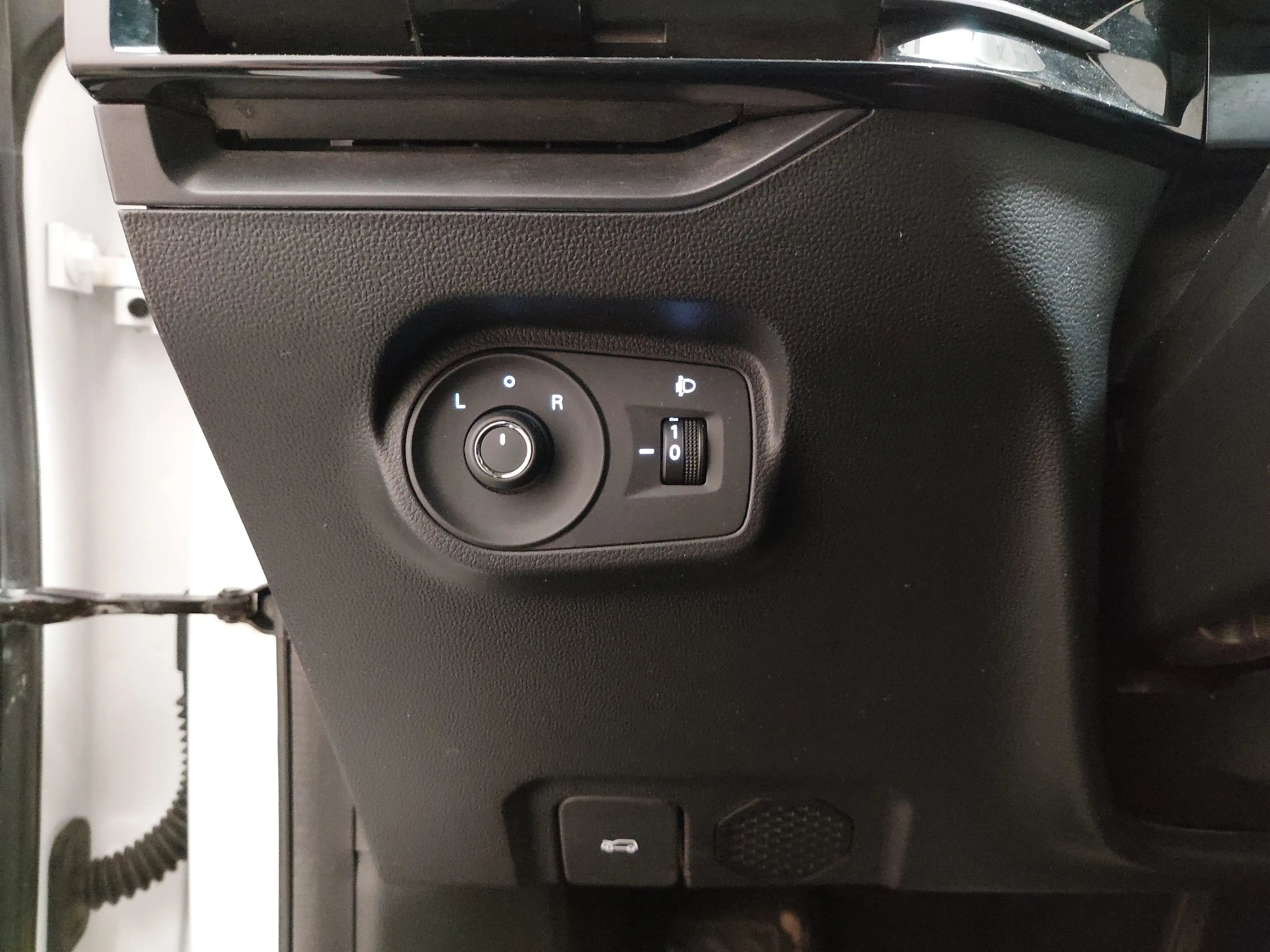 MG MG4 LED PDC ACC — photo 7