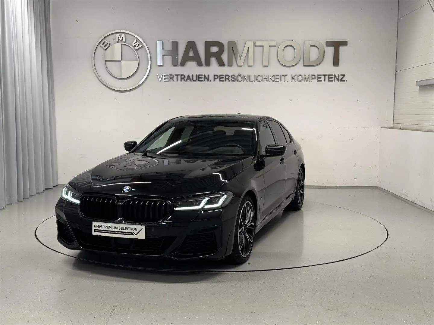 BMW 520 d xDrive Zwart - 1