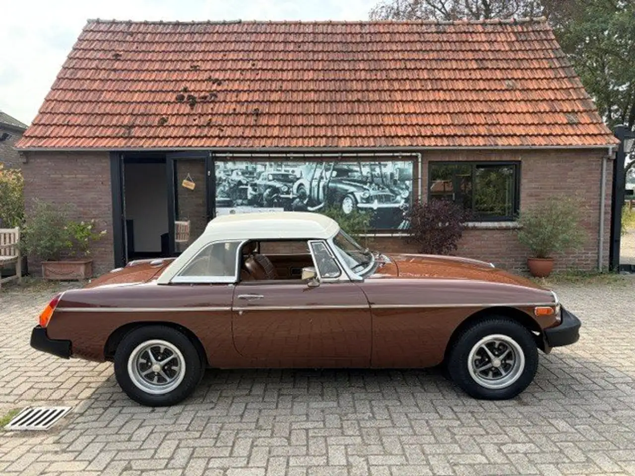 MG MGB Roadster Russet Brown, foto 1