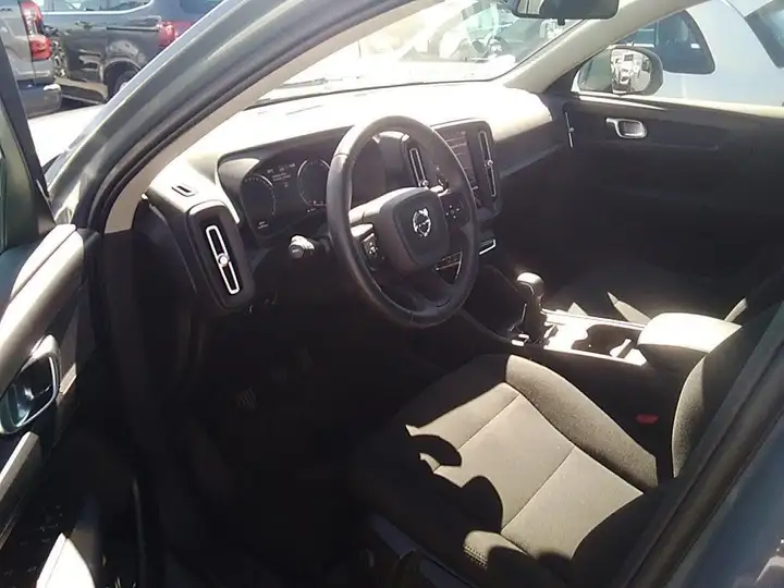Volvo XC40 T2 Essential Manual 2022, foto 12
