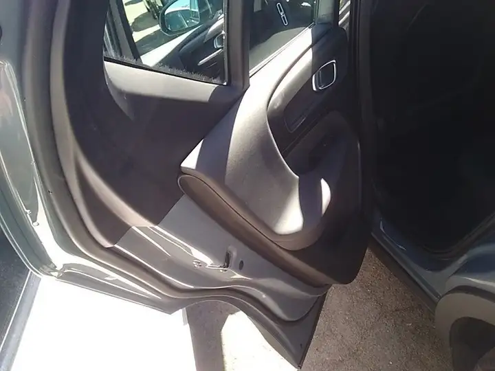 Volvo XC40 T2 Essential Manual 2022, foto 10