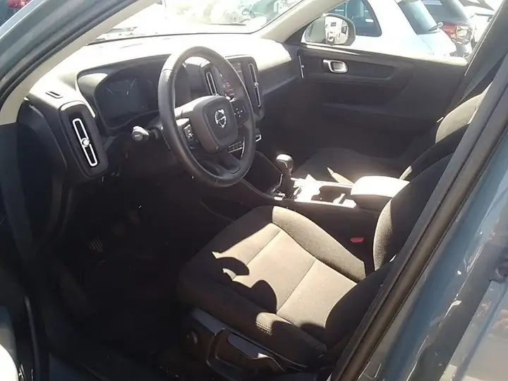Volvo XC40 T2 Essential Manual 2022, foto 14