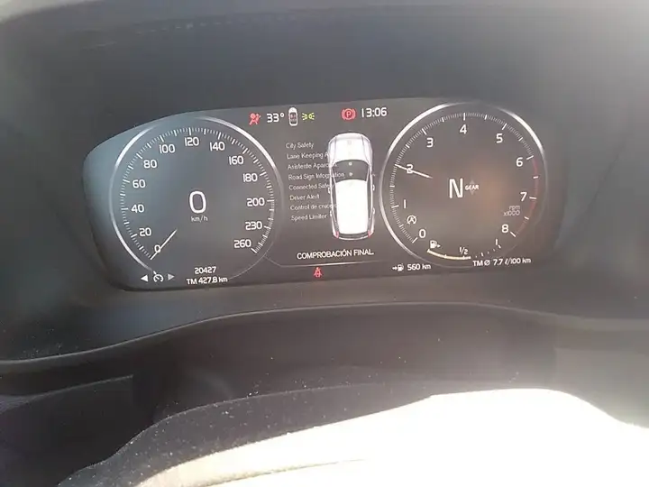 Volvo XC40 T2 Essential Manual 2022, foto 15