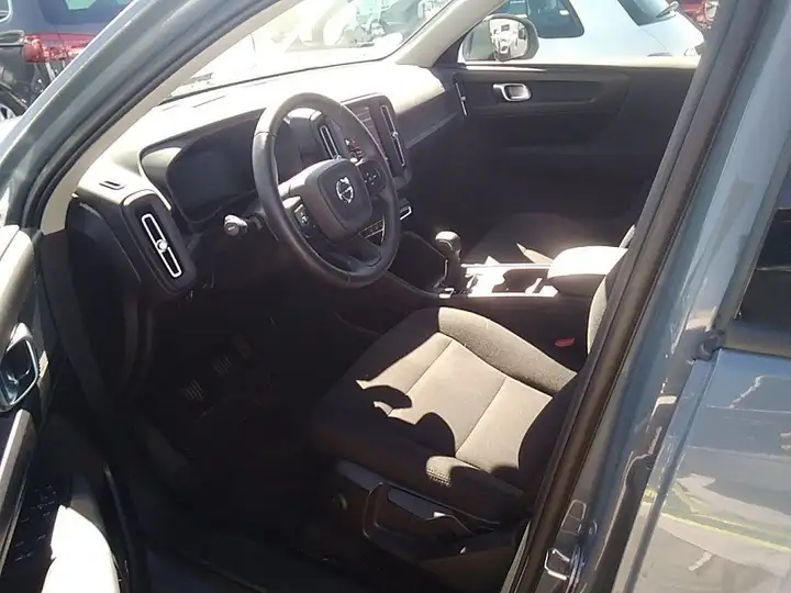 Volvo XC40 T2 Essential Manual 2022, foto 7
