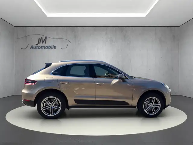 Porsche Macan view 8