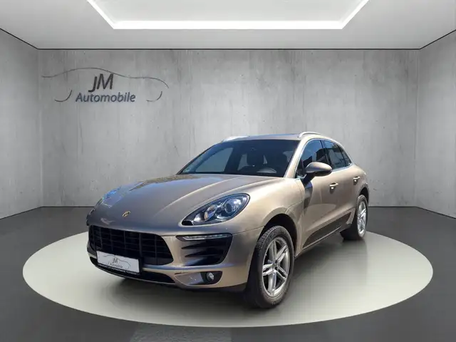 Porsche Macan view 3