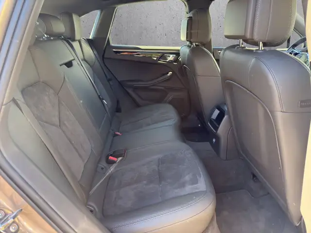 Porsche Macan view 11