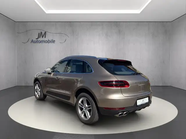 Porsche Macan view 5