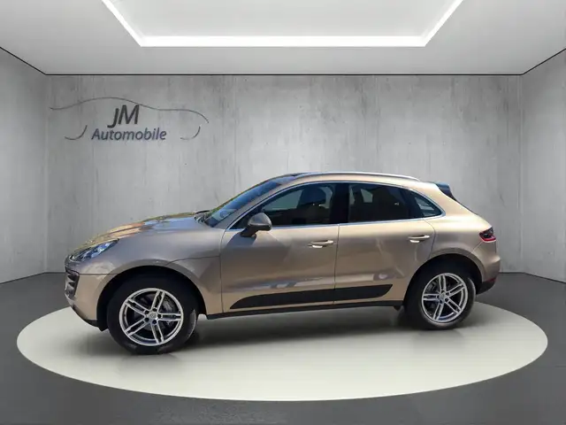 Porsche Macan view 4