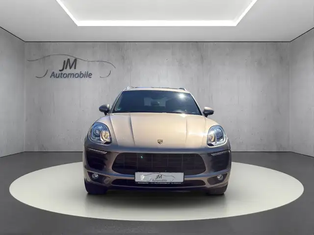 Porsche Macan view 2