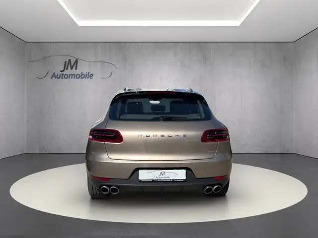 Porsche Macan view 6