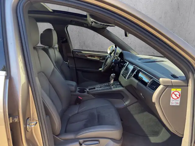Porsche Macan view 12