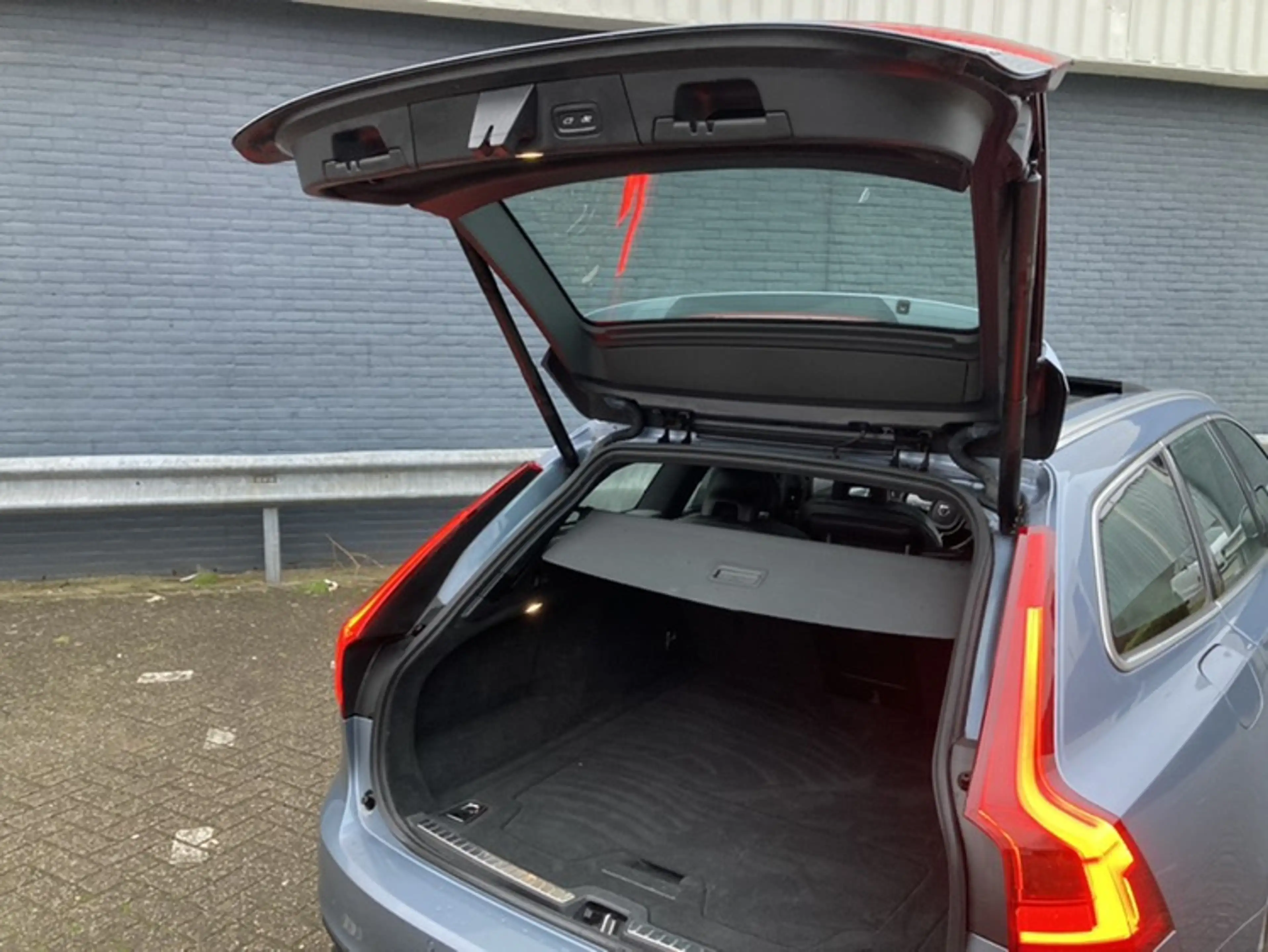 Volvo V90 2.0 D4 Inscription PANO-LED-VOLL !! — photo 14