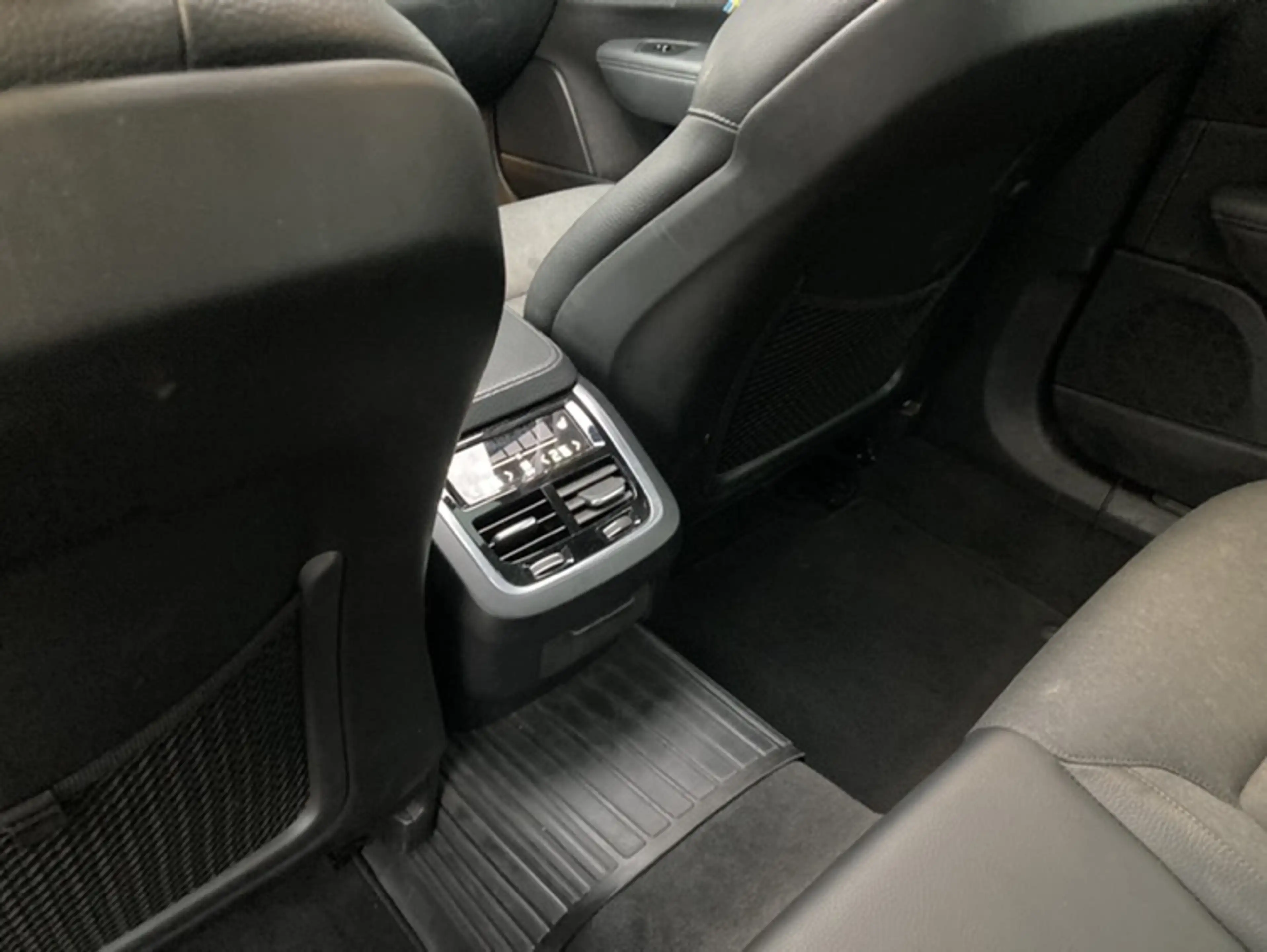 Volvo V90 2.0 D4 Inscription PANO-LED-VOLL !! — photo 10