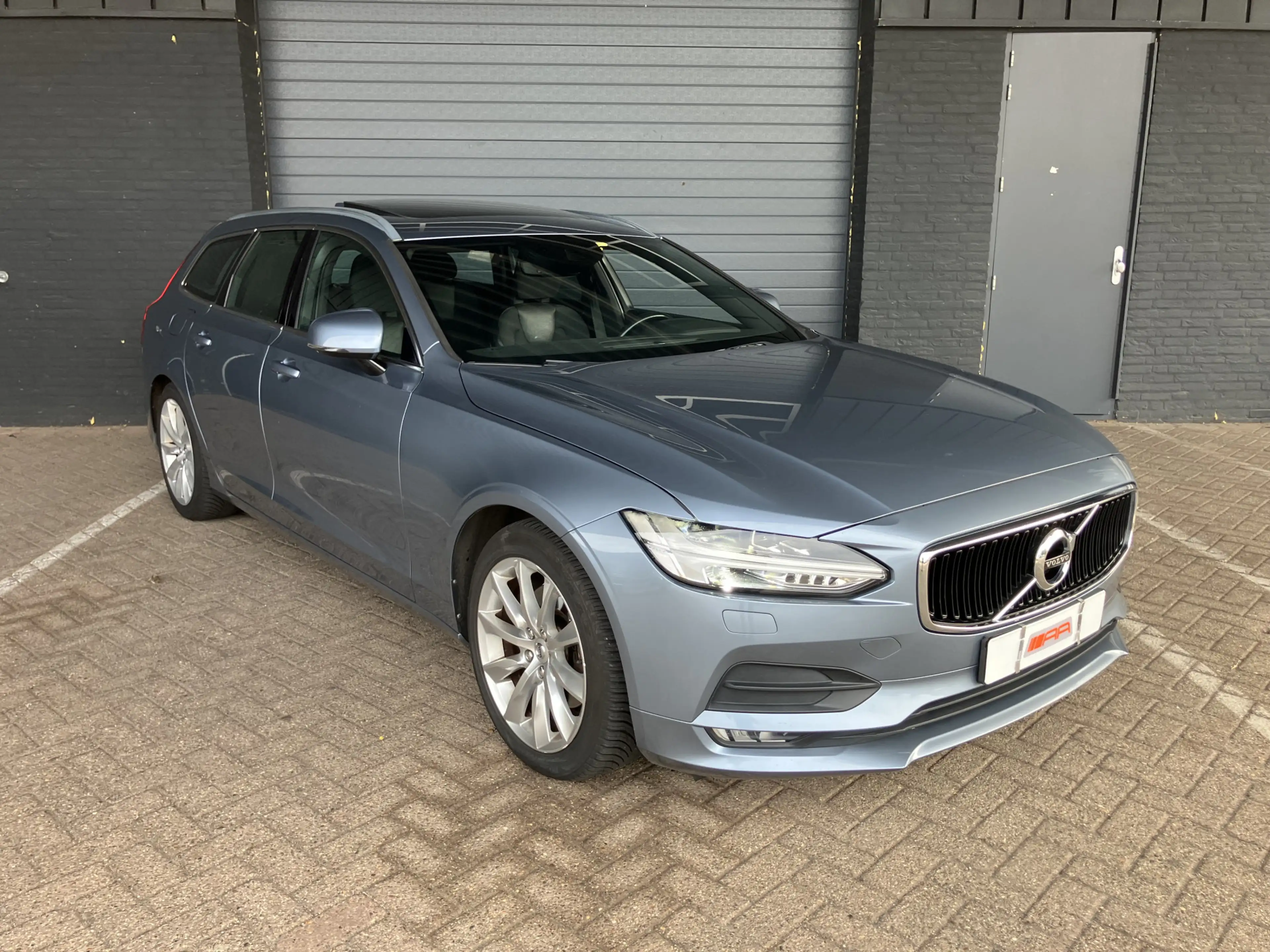 Volvo V90 2.0 D4 Inscription PANO-LED-VOLL !! — photo 2