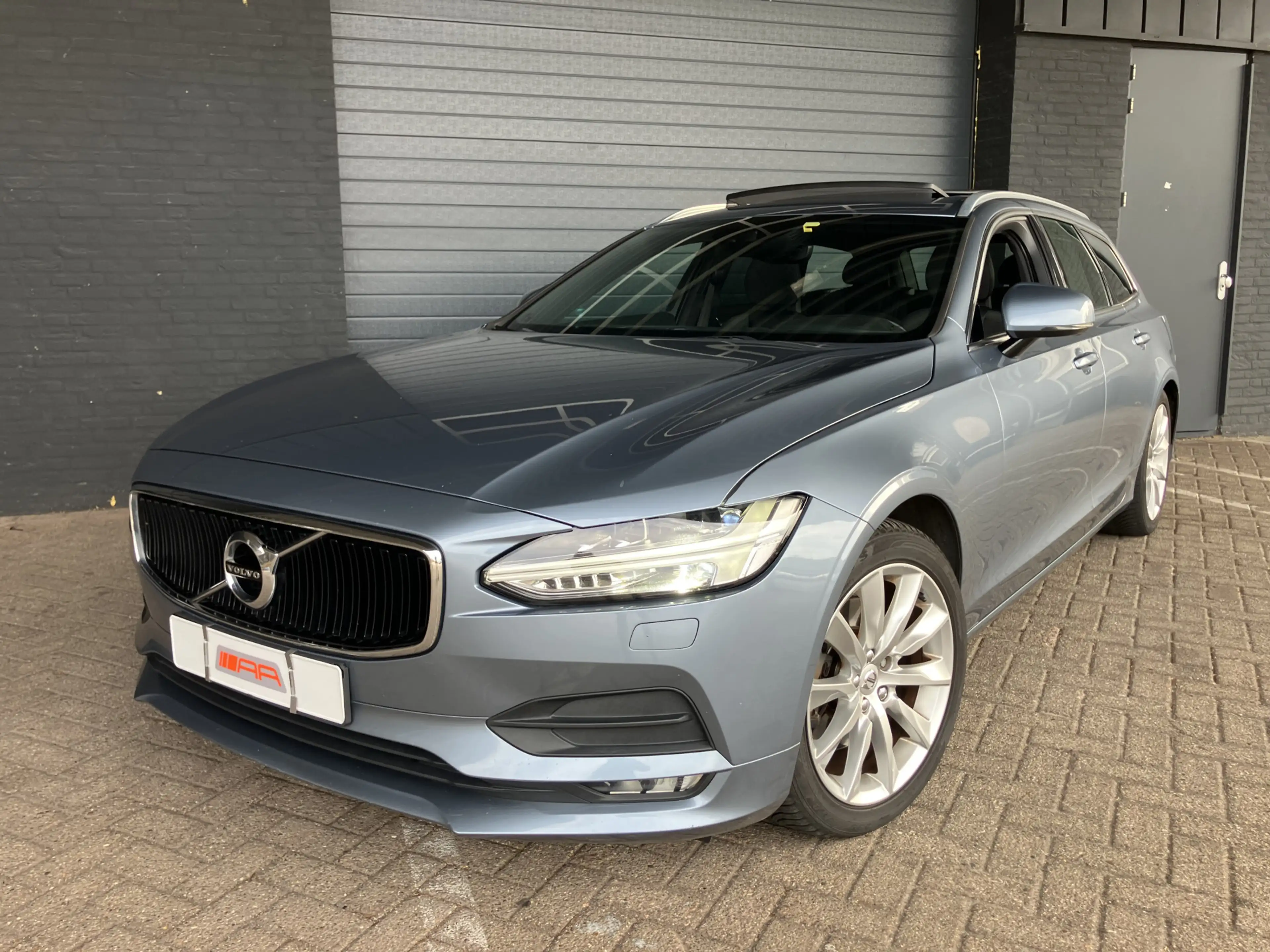 Volvo V90 2.0 D4 Inscription PANO-LED-VOLL !! — photo 3