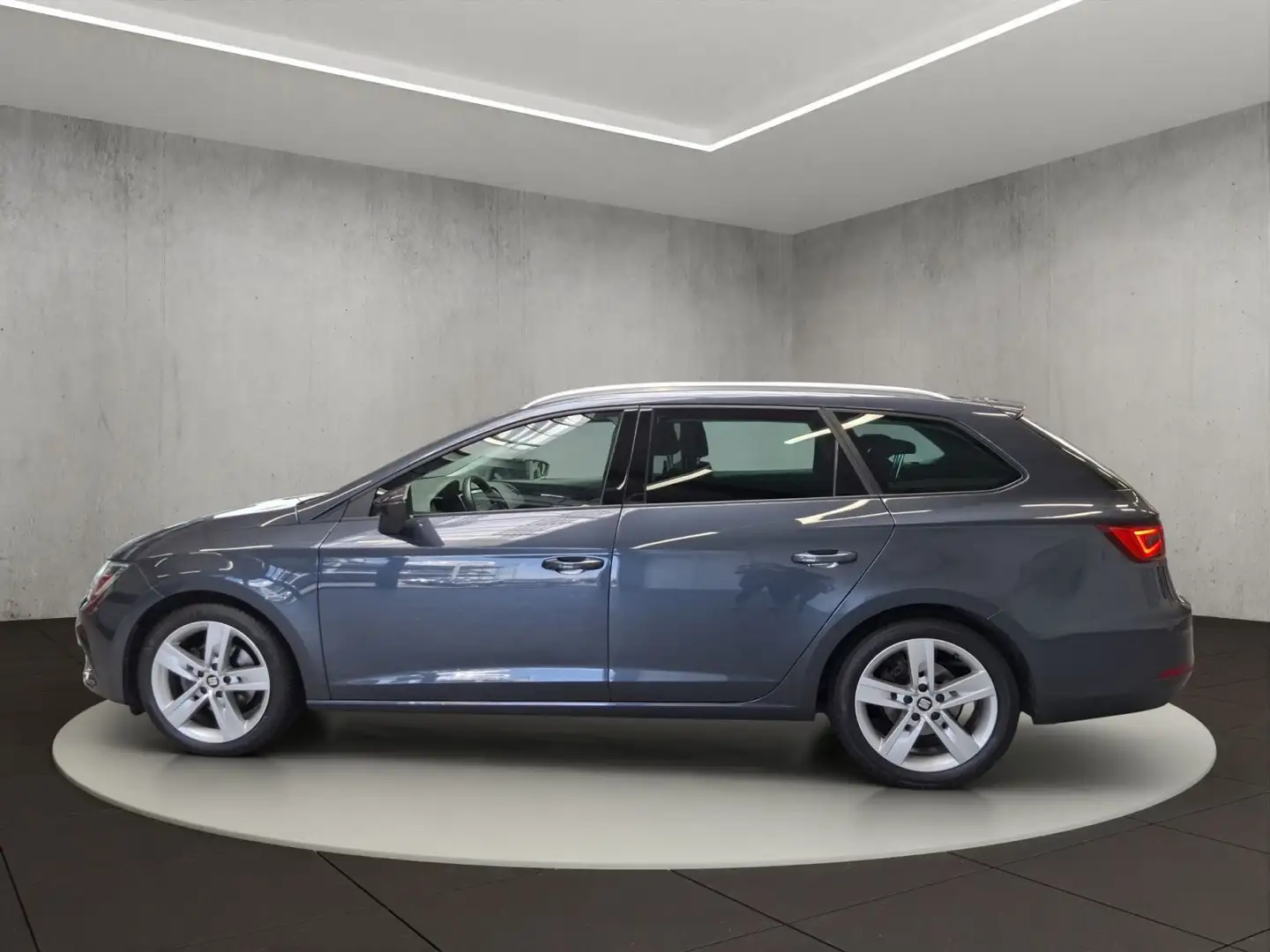 SEAT Leon Sportstourer FR Сірий - 2