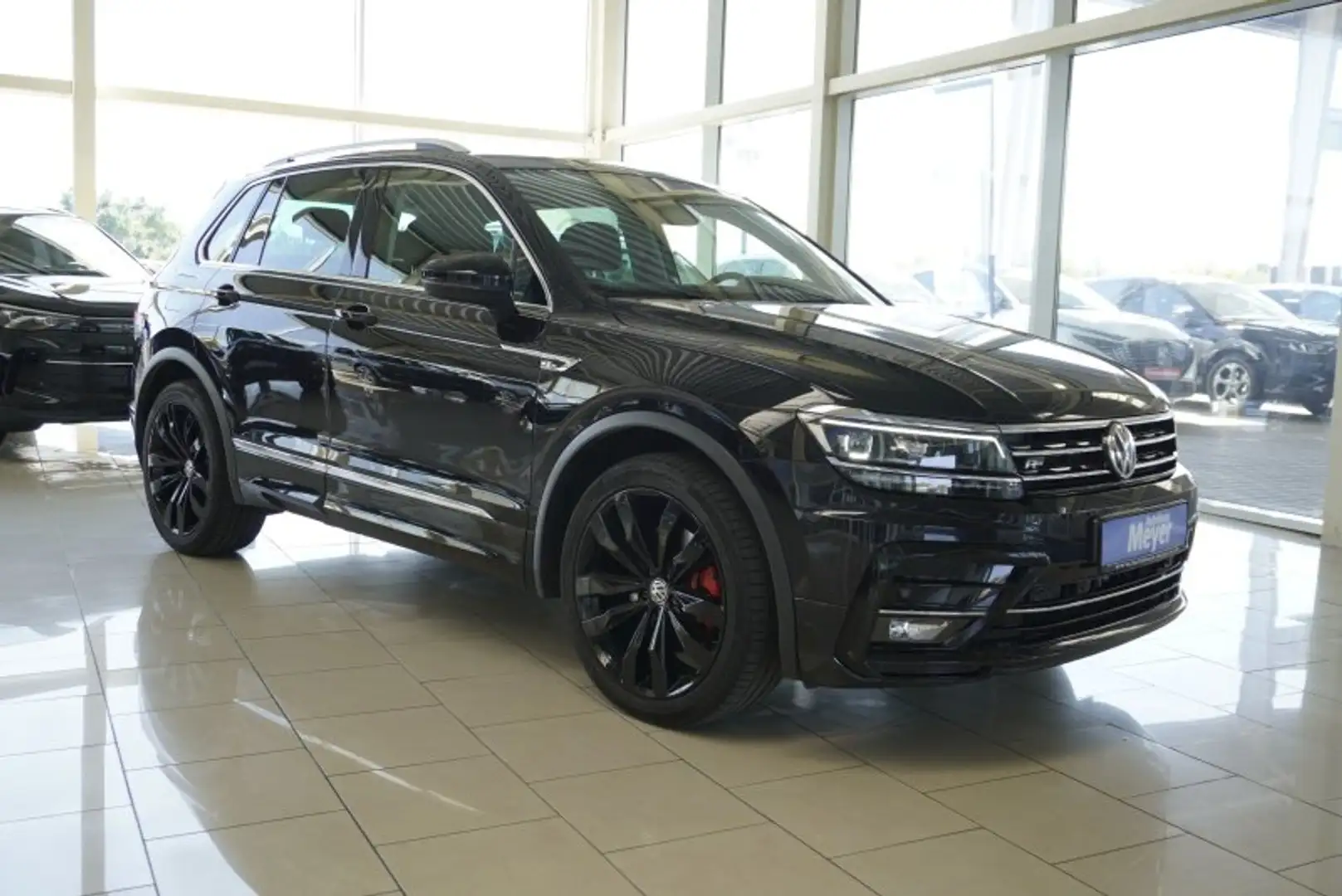 Volkswagen Tiguan R-Line 2,0TSI 4Motion aAHK/8*Alu/ACC/LED/Navi Black - 2