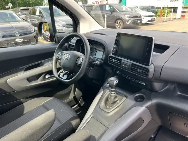 Toyota Proace City view 11