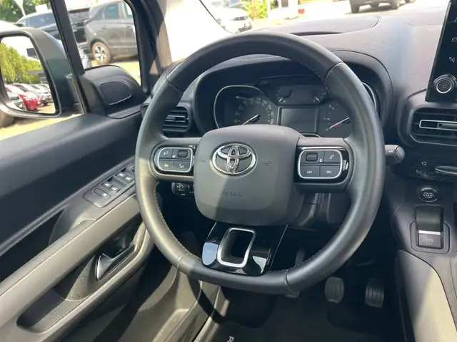 Toyota Proace City view 12