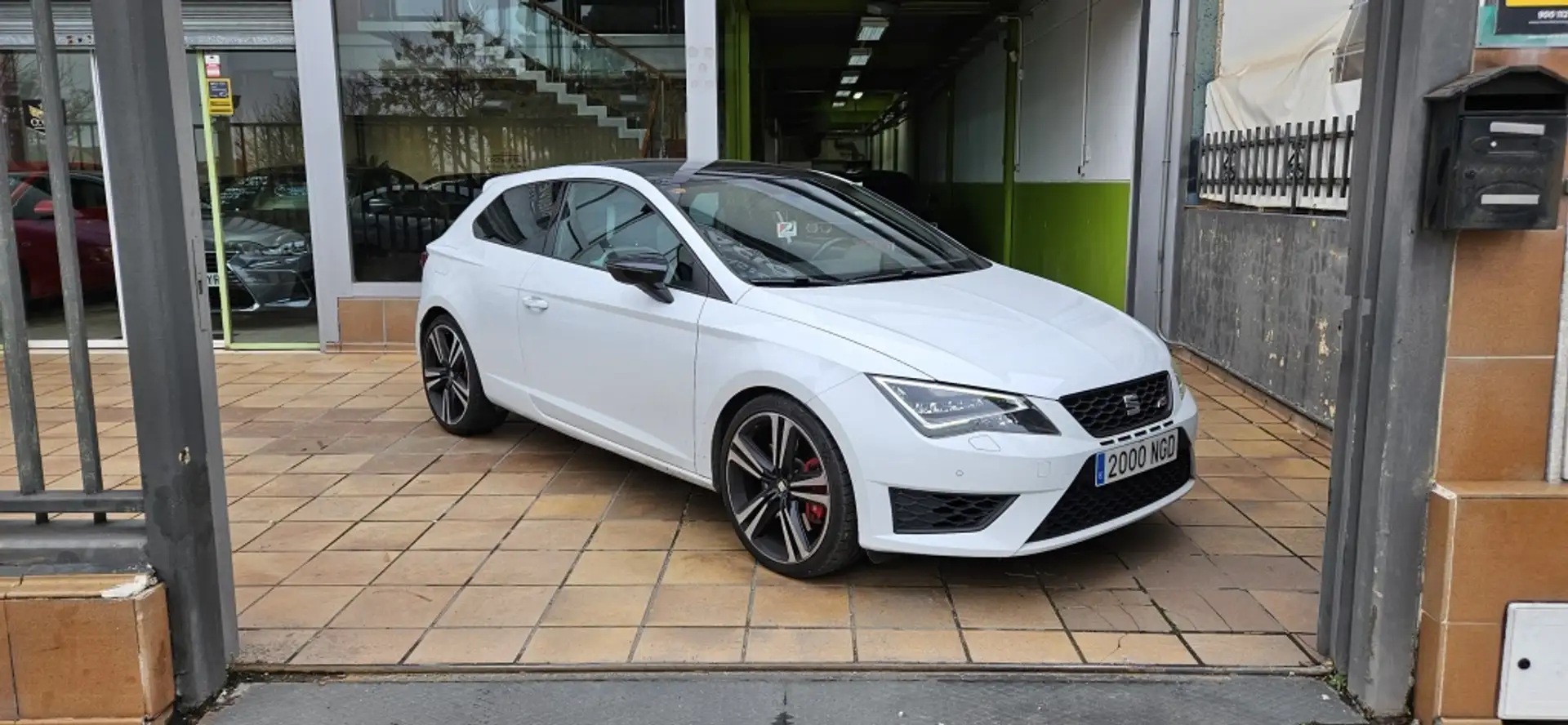 SEAT Leon SC 2.0 TSI S&S Cupra DSG6 290 Weiß - 2