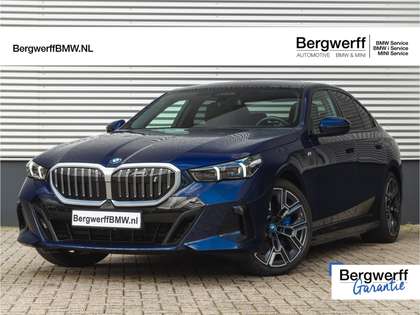 BMW i5 eDrive40 M-Sport - Pano - Comfortzetels - Stoelven