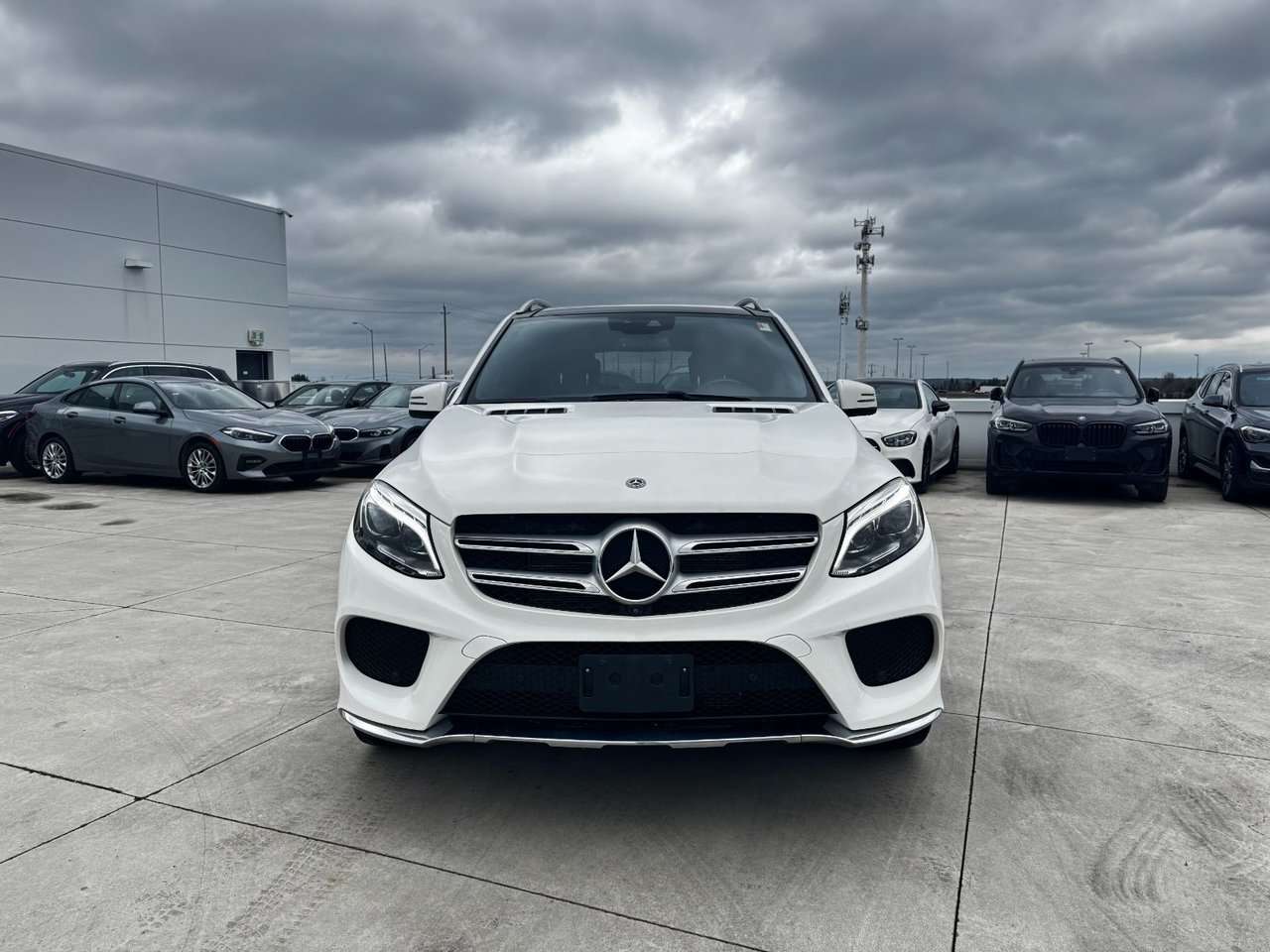 2018 Mercedes-Benz GLE 4MATIC SUV Aluminum Running Boards | Trailer Hitch