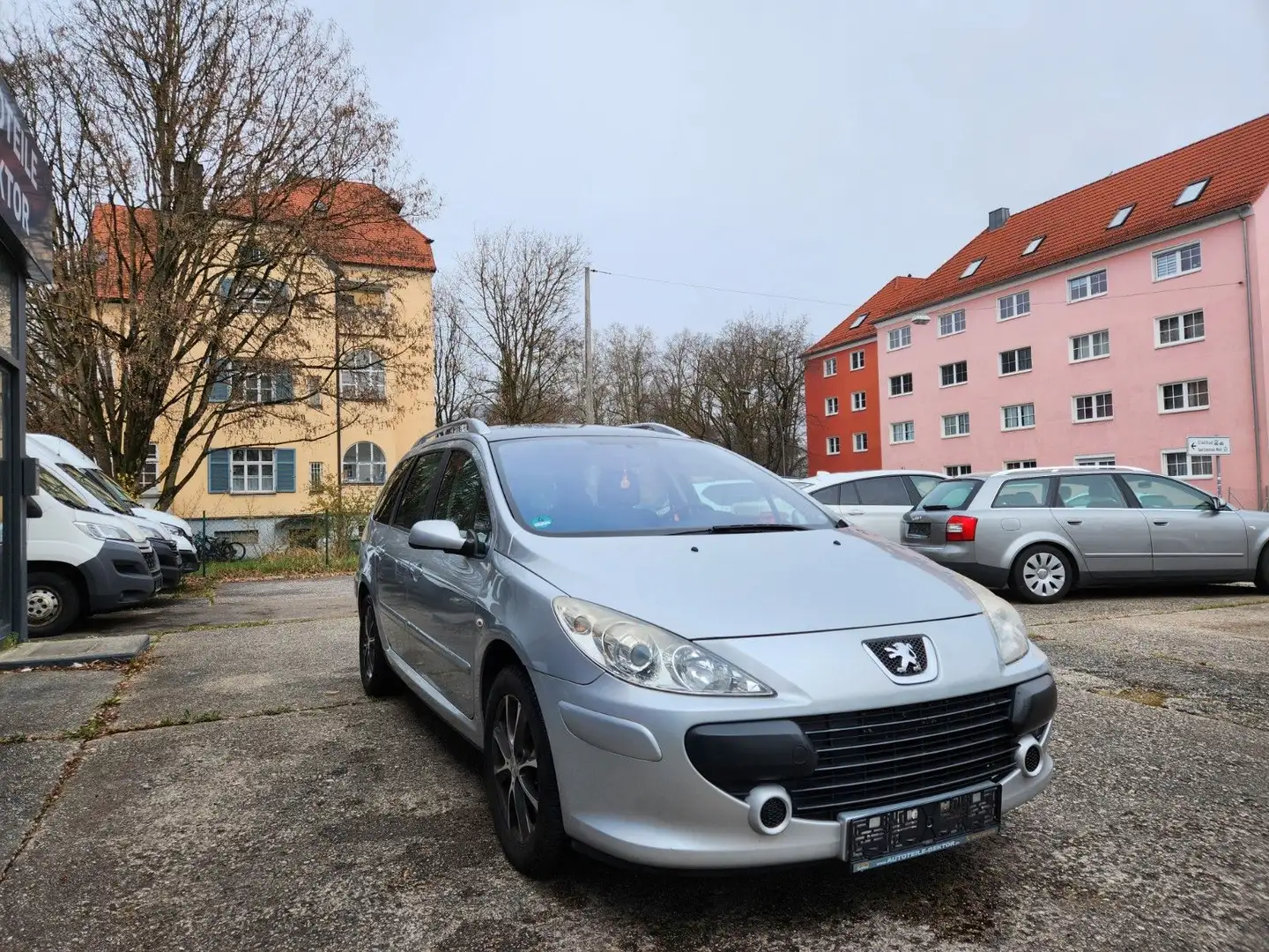Peugeot 307 1.6 Break/SW*Tüv*7 Sitze*Panorama*Klima Grau - 2