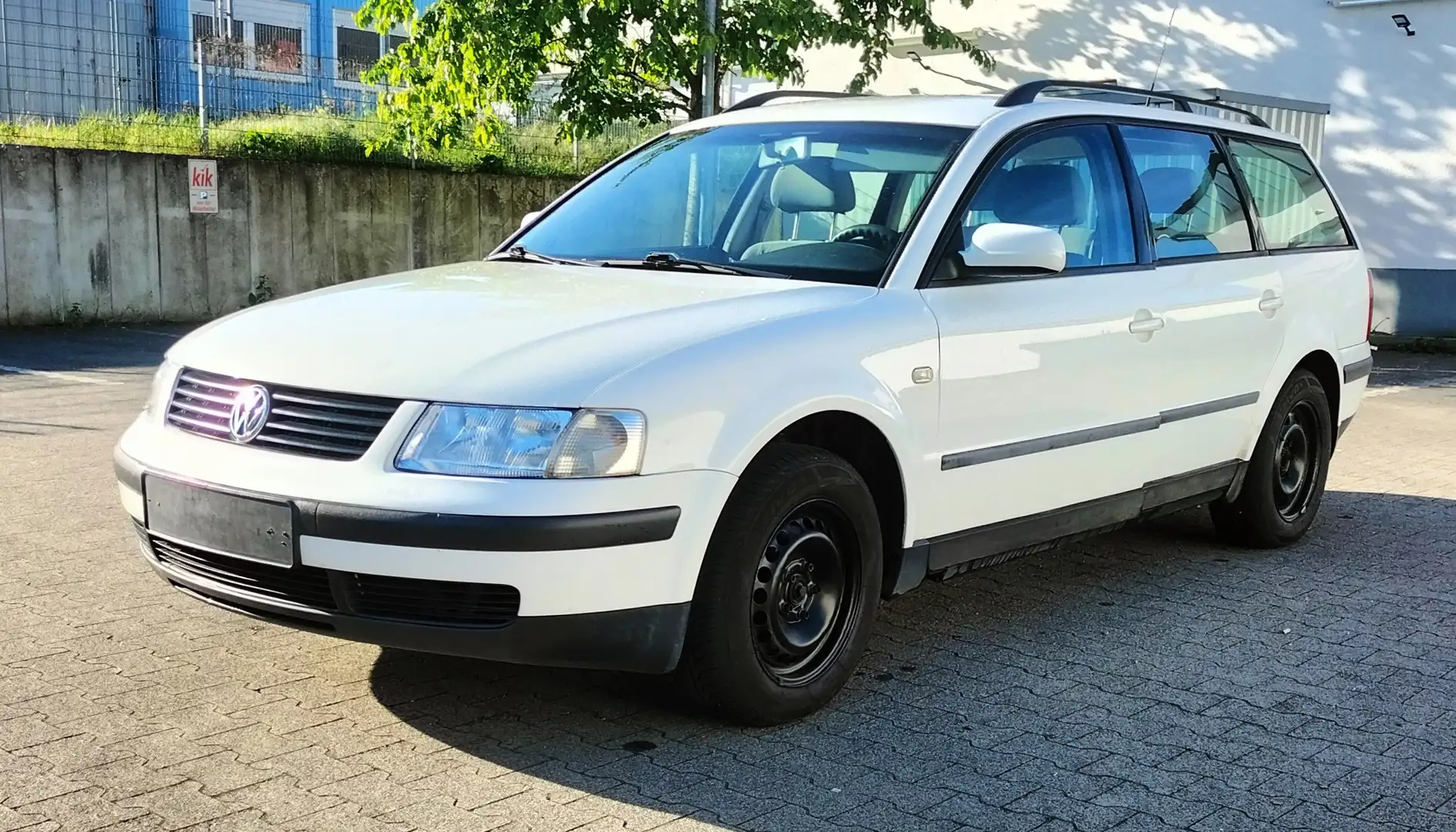 Volkswagen Passat Variant (NEU TÜV) Sitzh./ ANK/ Allwetterreifen/ Klima Weiß - 1