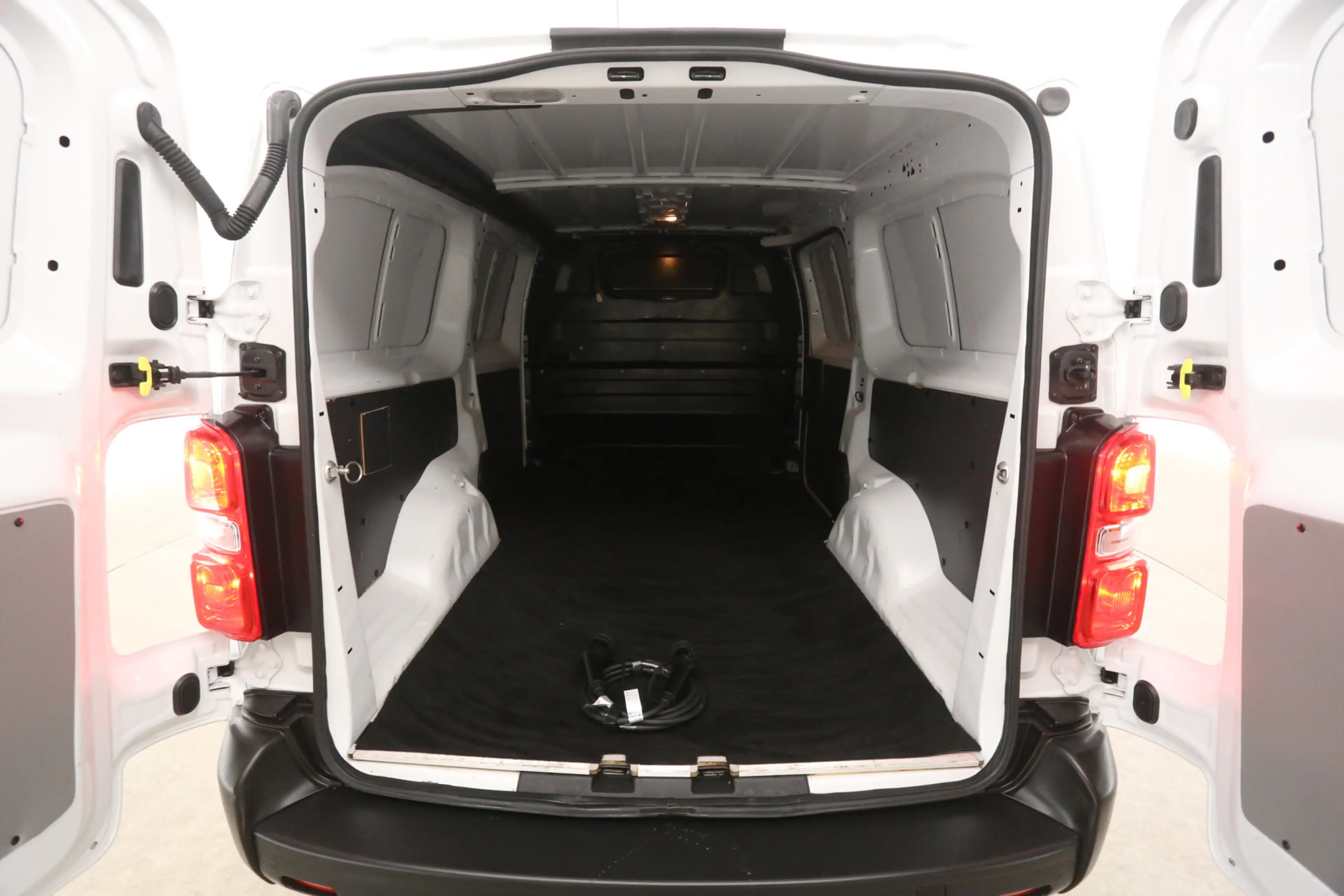 Opel Vivaro-e 75 kWh L3H1 Long Range | Snelladen | SOH 91% | Air — photo 3