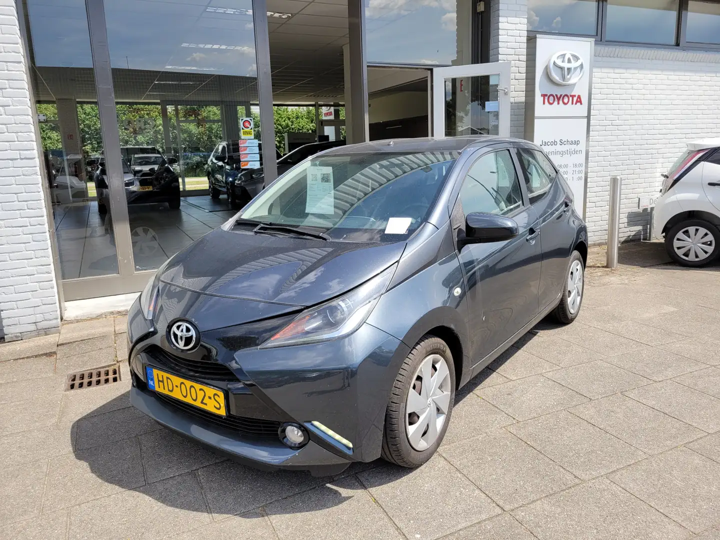 Toyota Aygo 1.0 VVT-i x-play | Parkeercamera | Airco | Gris - 1