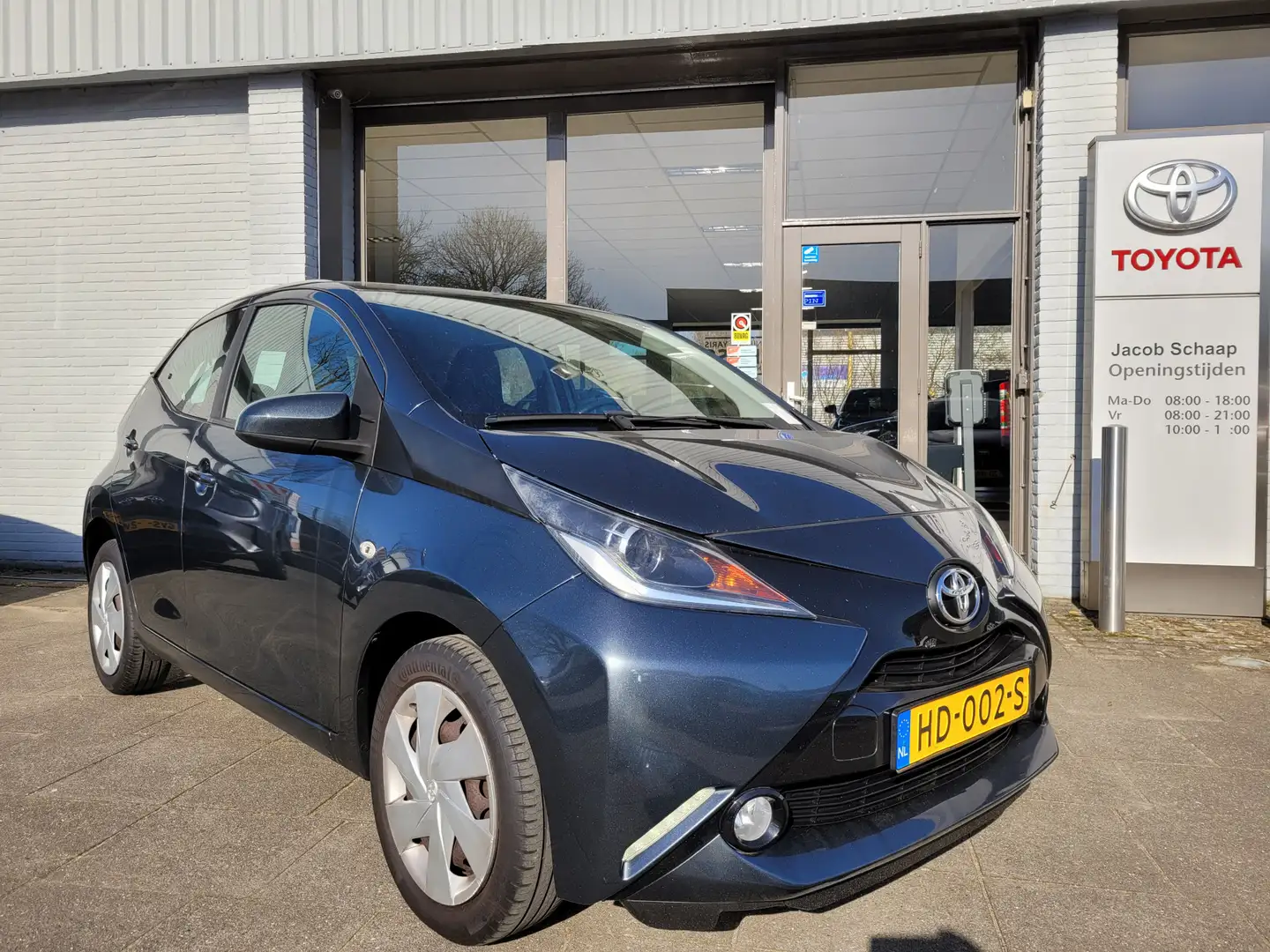 Toyota Aygo 1.0 VVT-i x-play | Parkeercamera | Airco | Gris - 1