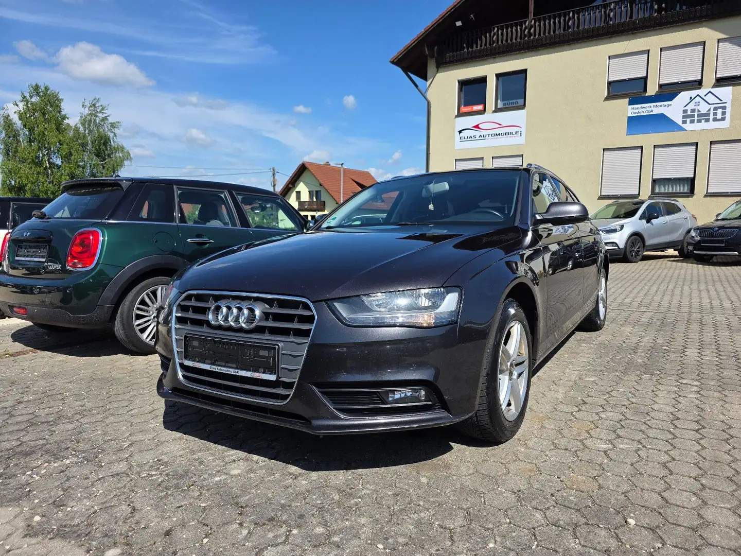 Audi A4 Avant Attraction Grau - 1