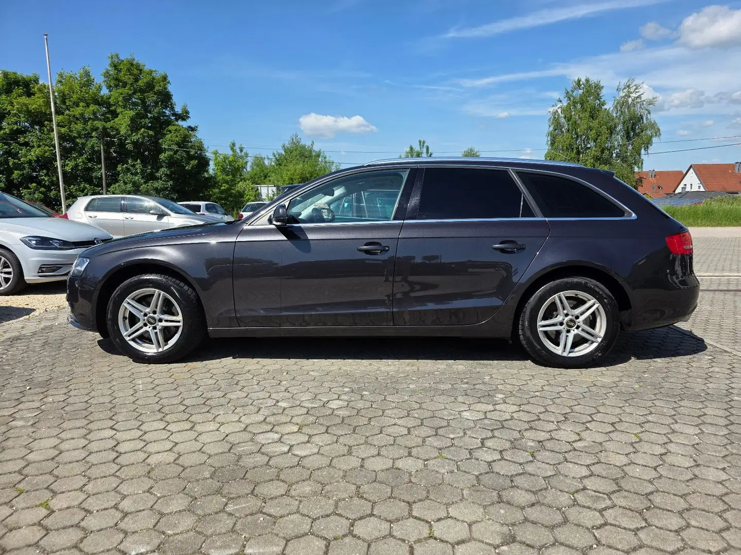 Audi A4 Avant Attraction Grau - 2